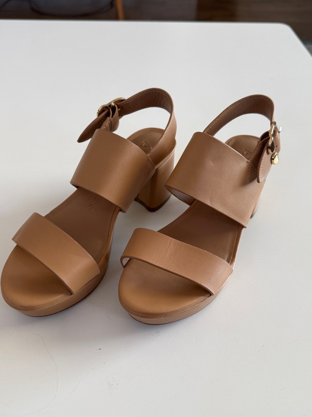 Aerosoles Camera Platform Sandal - Picture 8 of 9